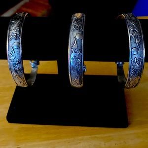 Dragon embellished silver brackets